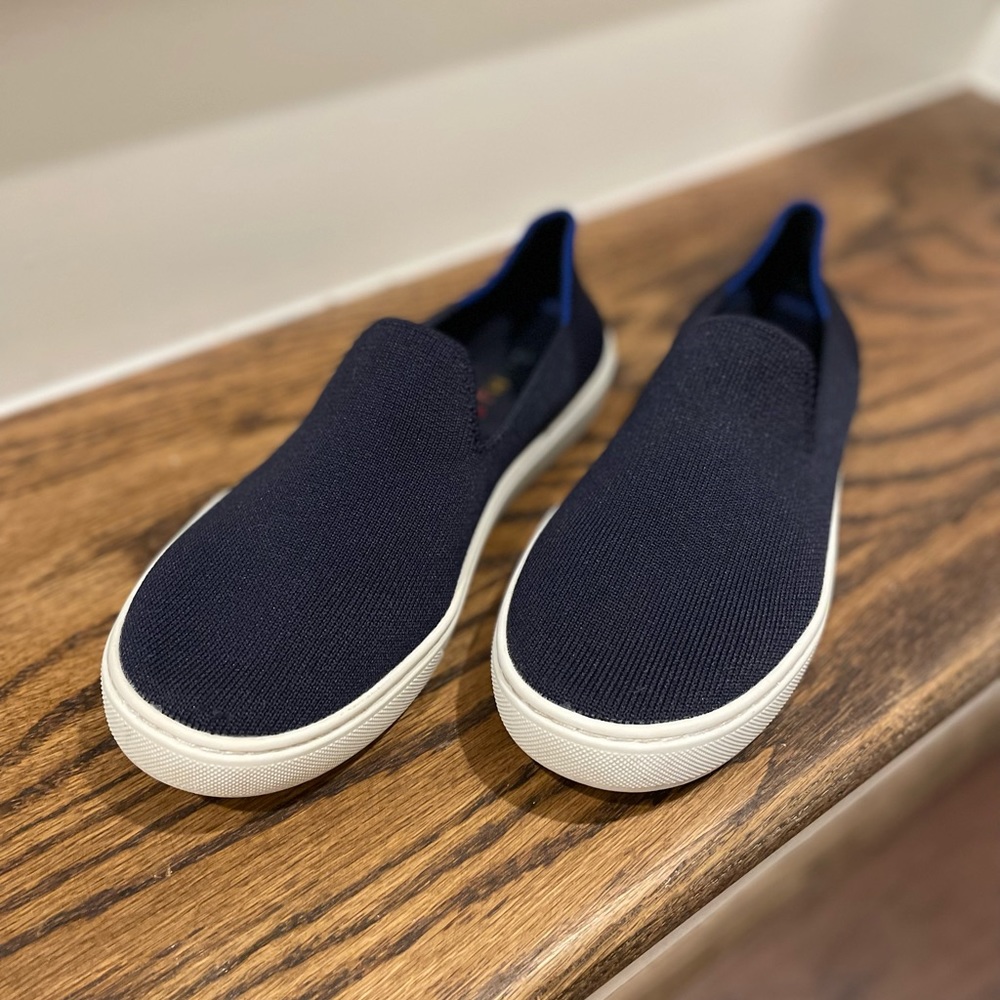 Rothys size 4 Girls navy blue sneaker shoes